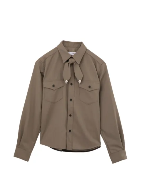 Toga camisa estilo western con detalle de mascada
