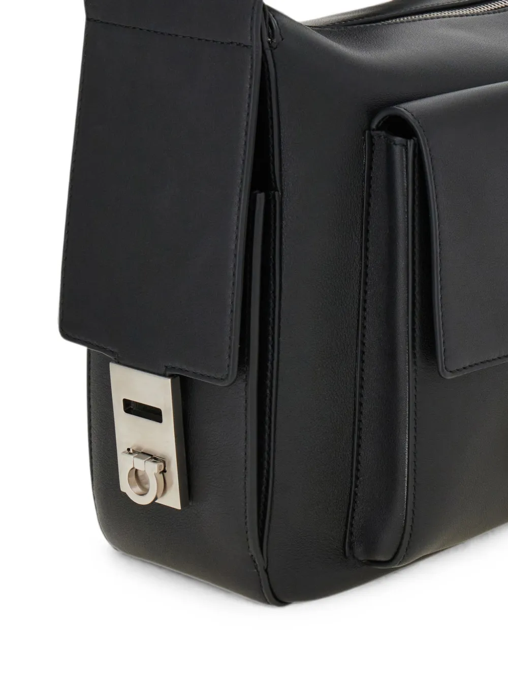 Ferragamo Grote messengertas met Hug-gesp Zwart