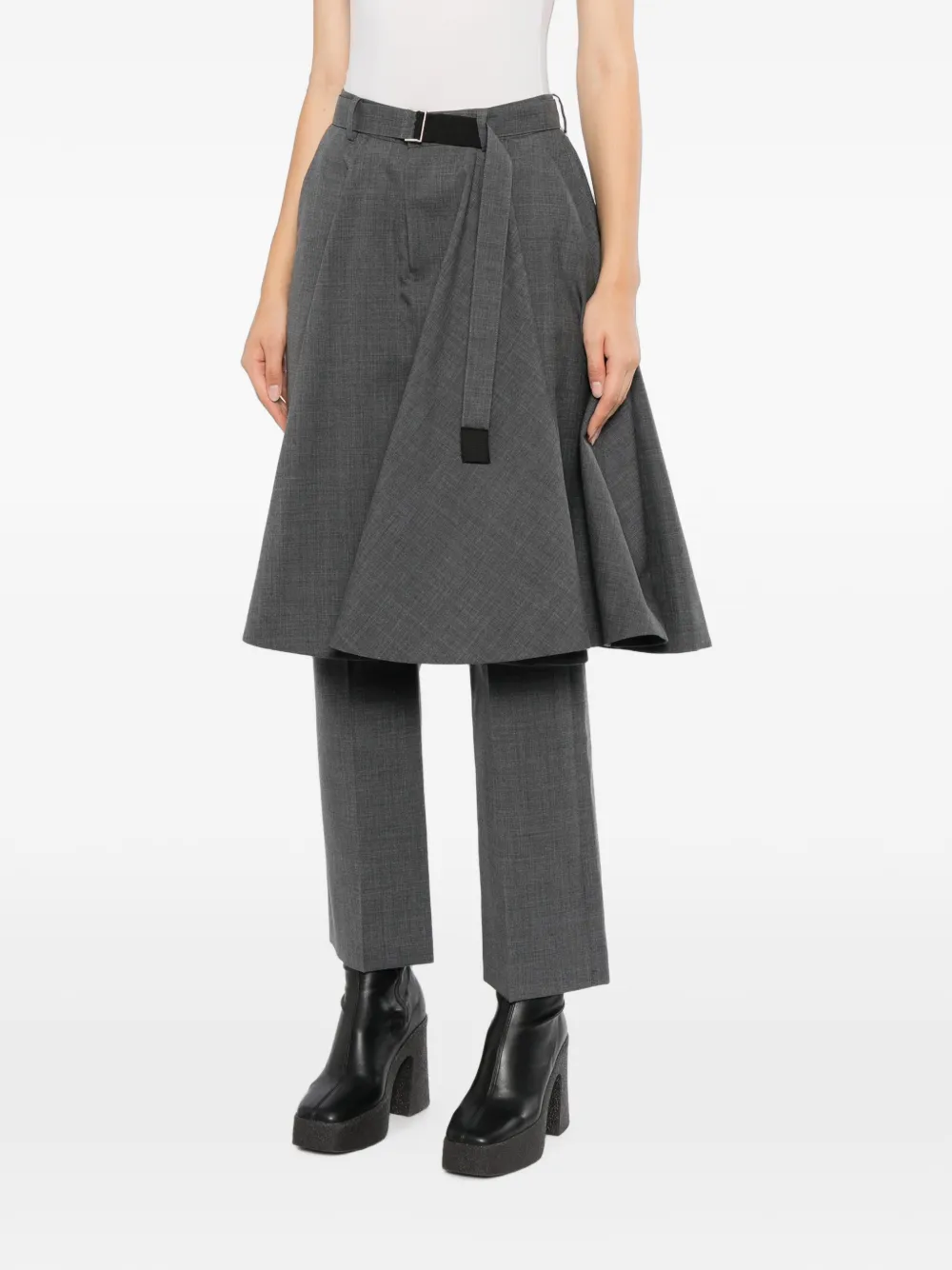 sacai Gelaagde broek met ceintuur Grijs