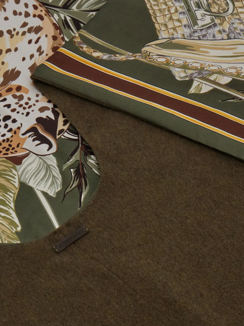 Ferragamo Cape met grafisch patroon Groen