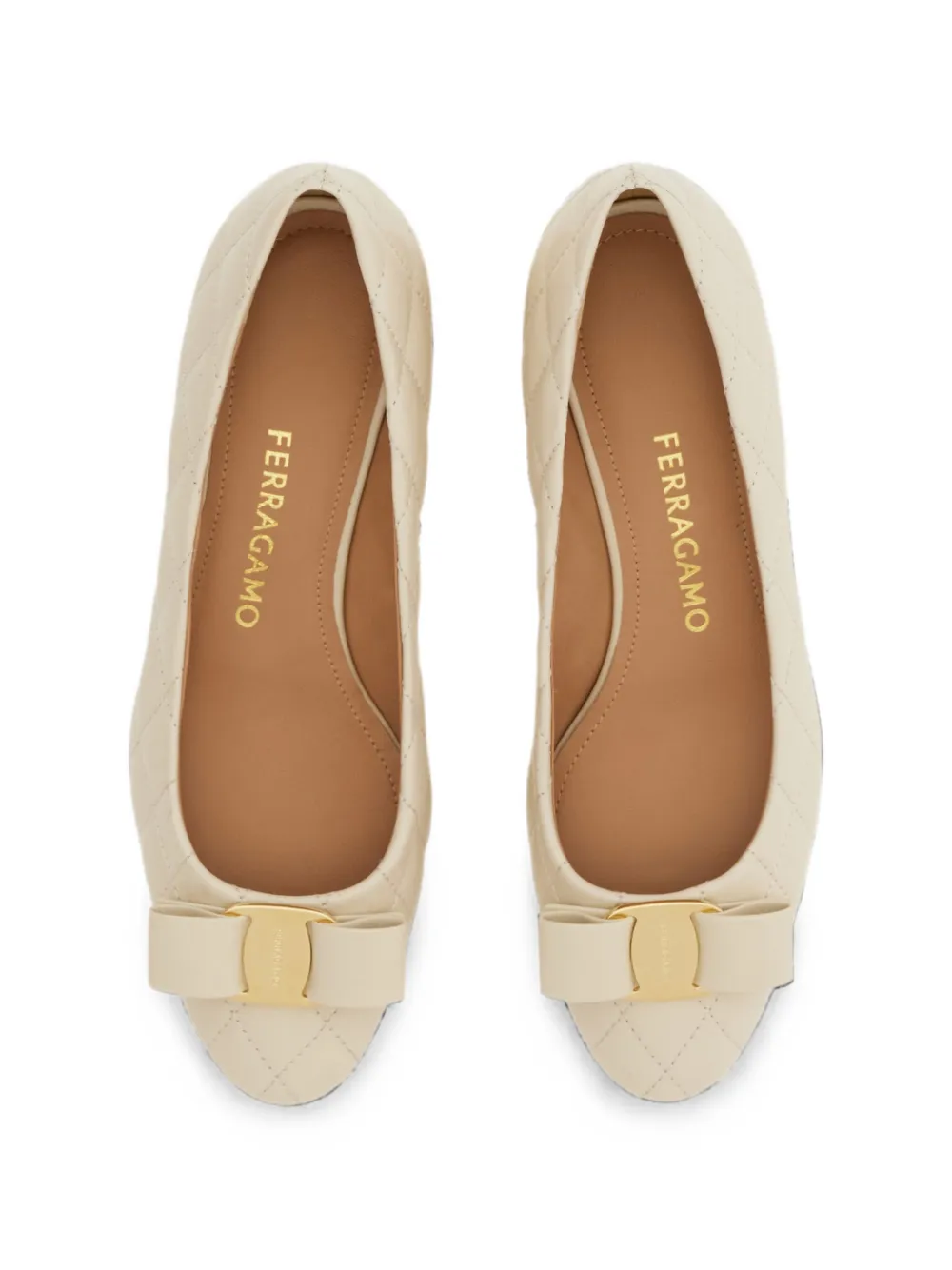 Ferragamo Vara gewatteerde pumps met strik Beige