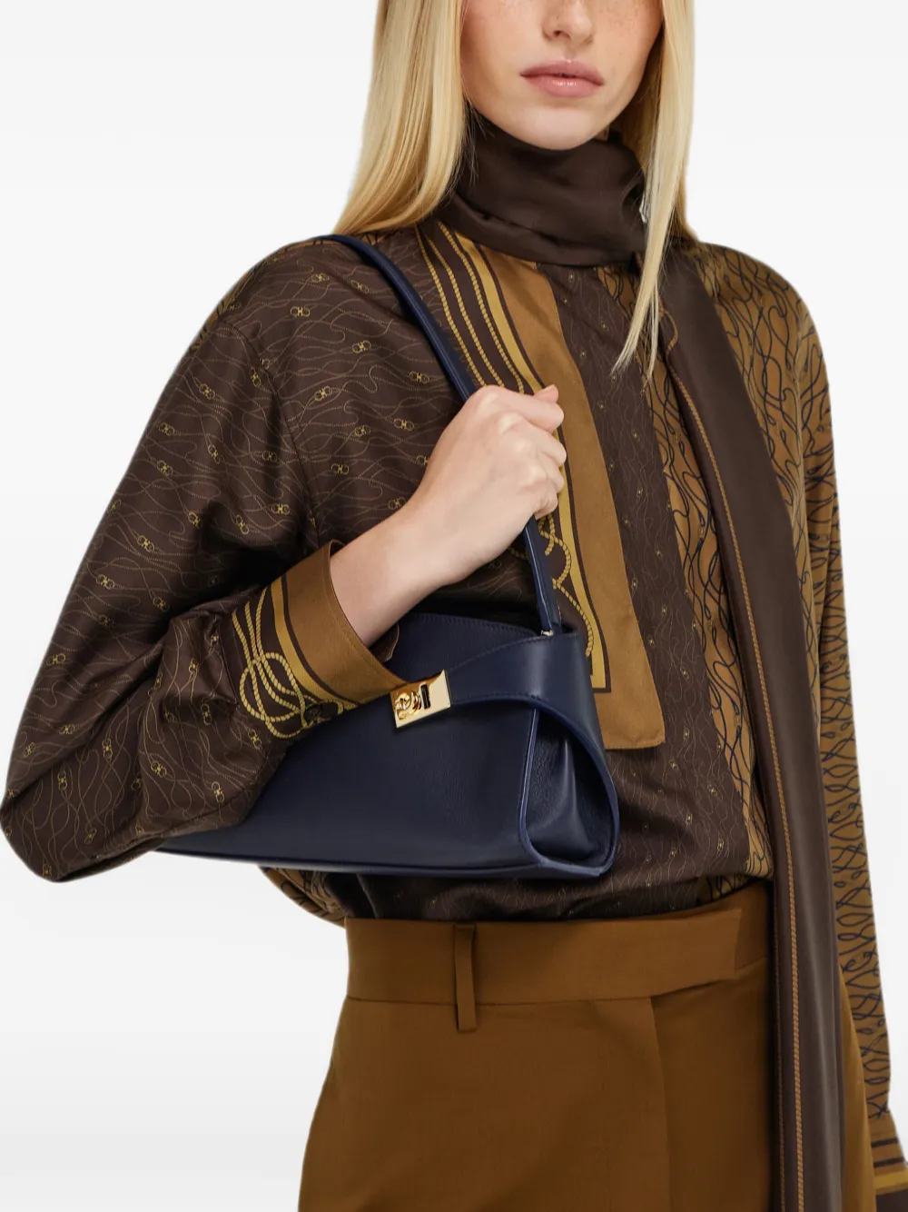 Ferragamo Hug East-West schoudertas Blauw
