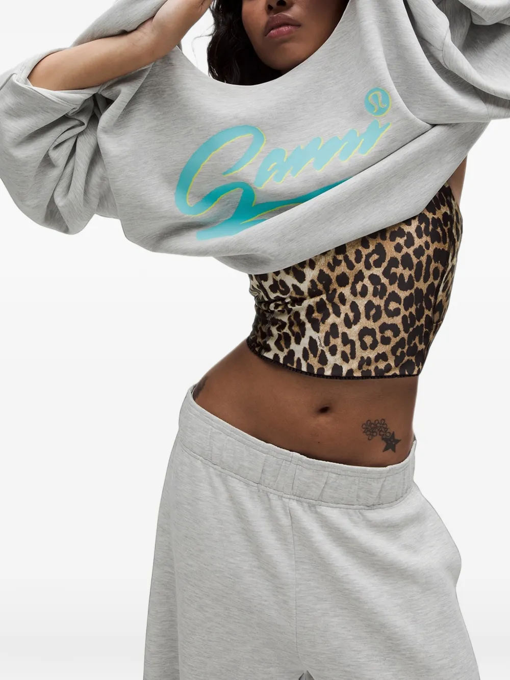 GANNI logo-print cropped performance sweater Grijs