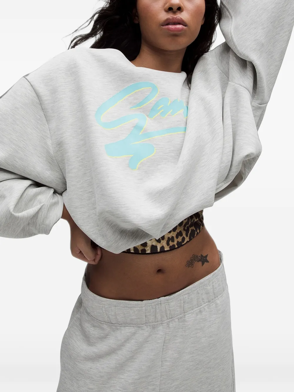 GANNI logo-print cropped performance sweater Grijs
