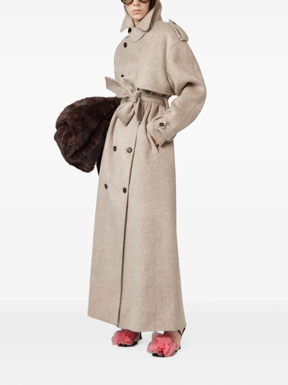 Giuseppe Di Morabito Jas met ceintuur en dubbele rij knopen Beige