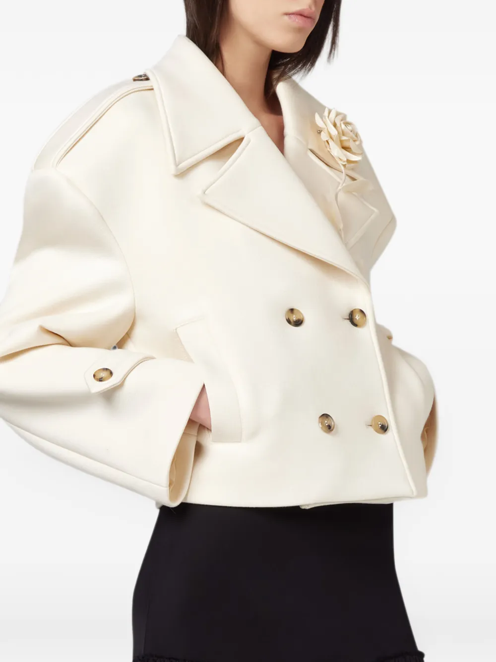 Giuseppe Di Morabito Jack met dubbele rij knopen en bloemen-detail Beige
