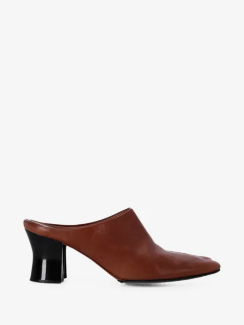 The Row Pre-Owned mules Adela con tacón cuadrado