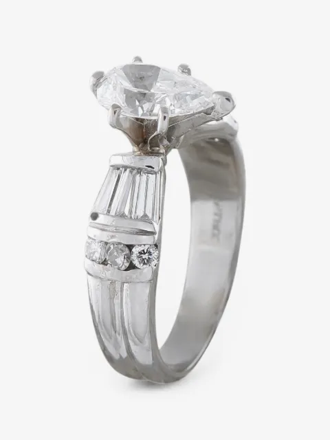 LB Exclusive side stone diamond ring