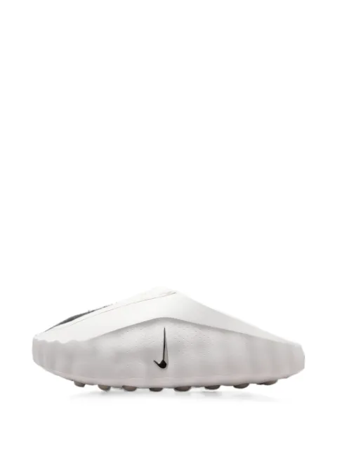 Nike mules Mind 001 con perforaciones