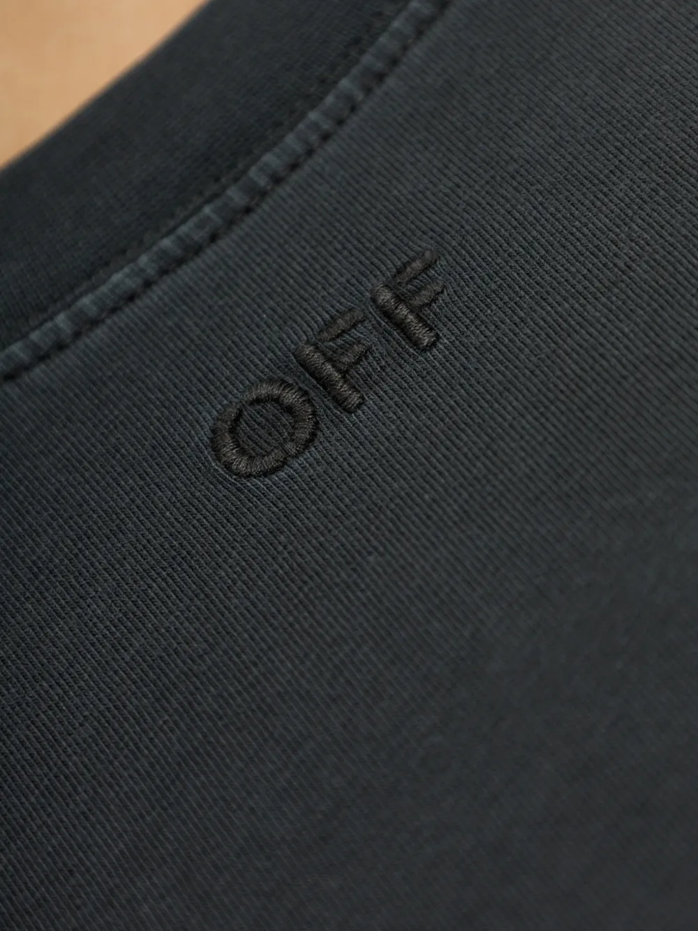 Off-White T-shirt met geborduurd logo Zwart