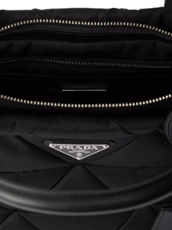 Prada リナイロン パデッド ハンドバッグ M | ブラック | FARFETCH JP