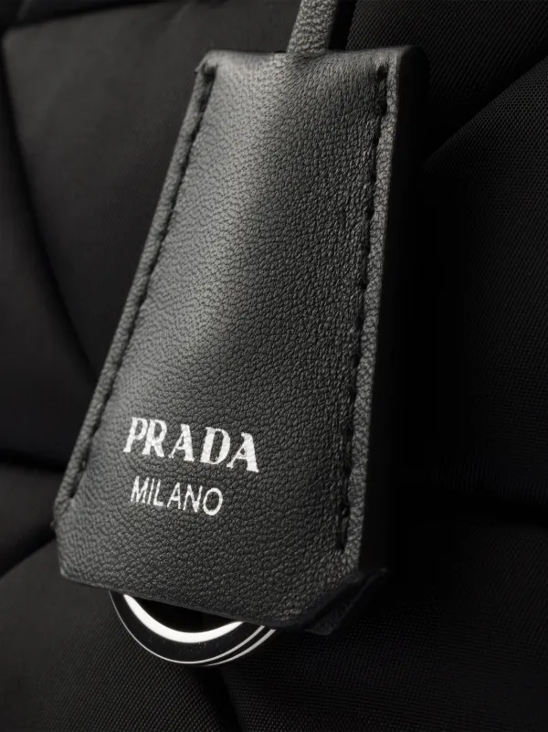 Prada リナイロン パデッド ハンドバッグ M | ブラック | FARFETCH JP