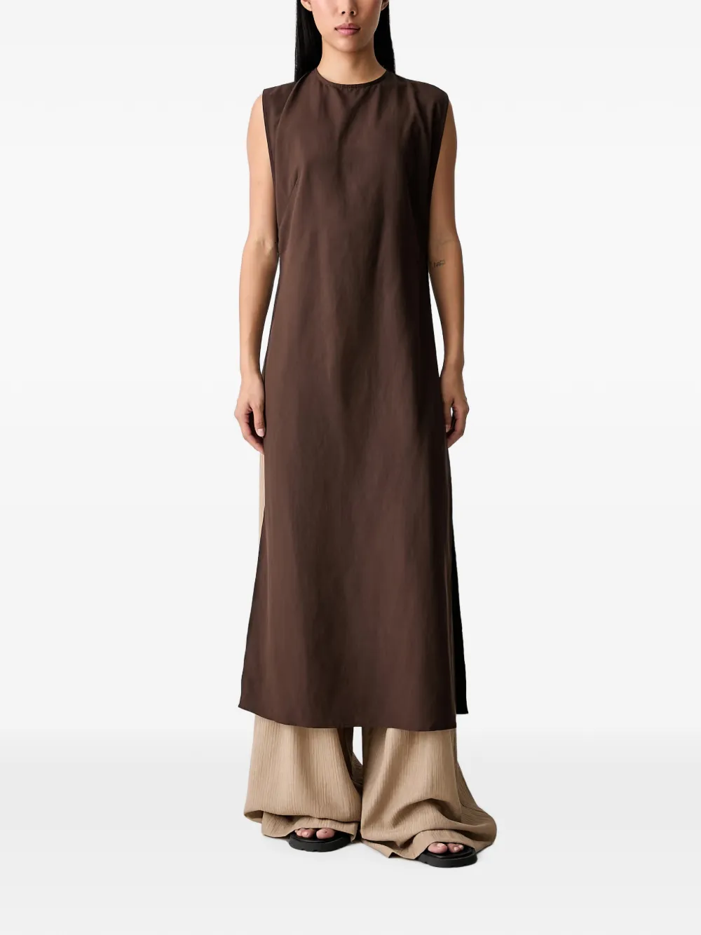 Vicolo Sleeveless Side-slit Blouse In Brown