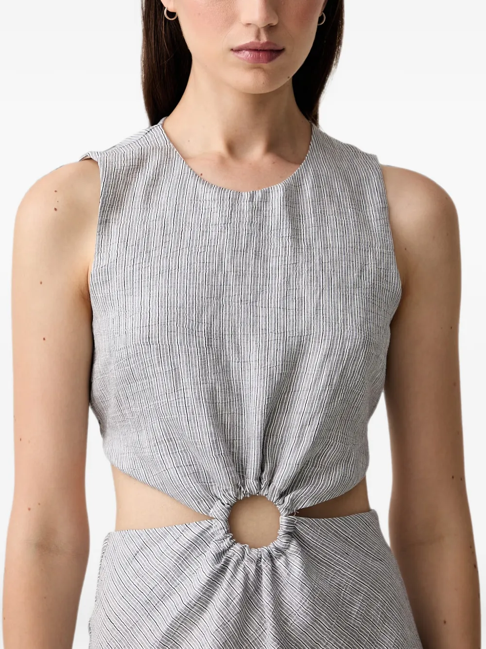 VICOLO Jurk met uitgesneden details en ringdetail Grijs
