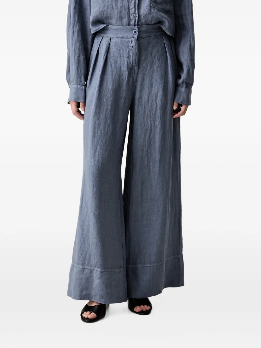 Vicolo Pleated-detailing Wide-leg Trousers In Blue