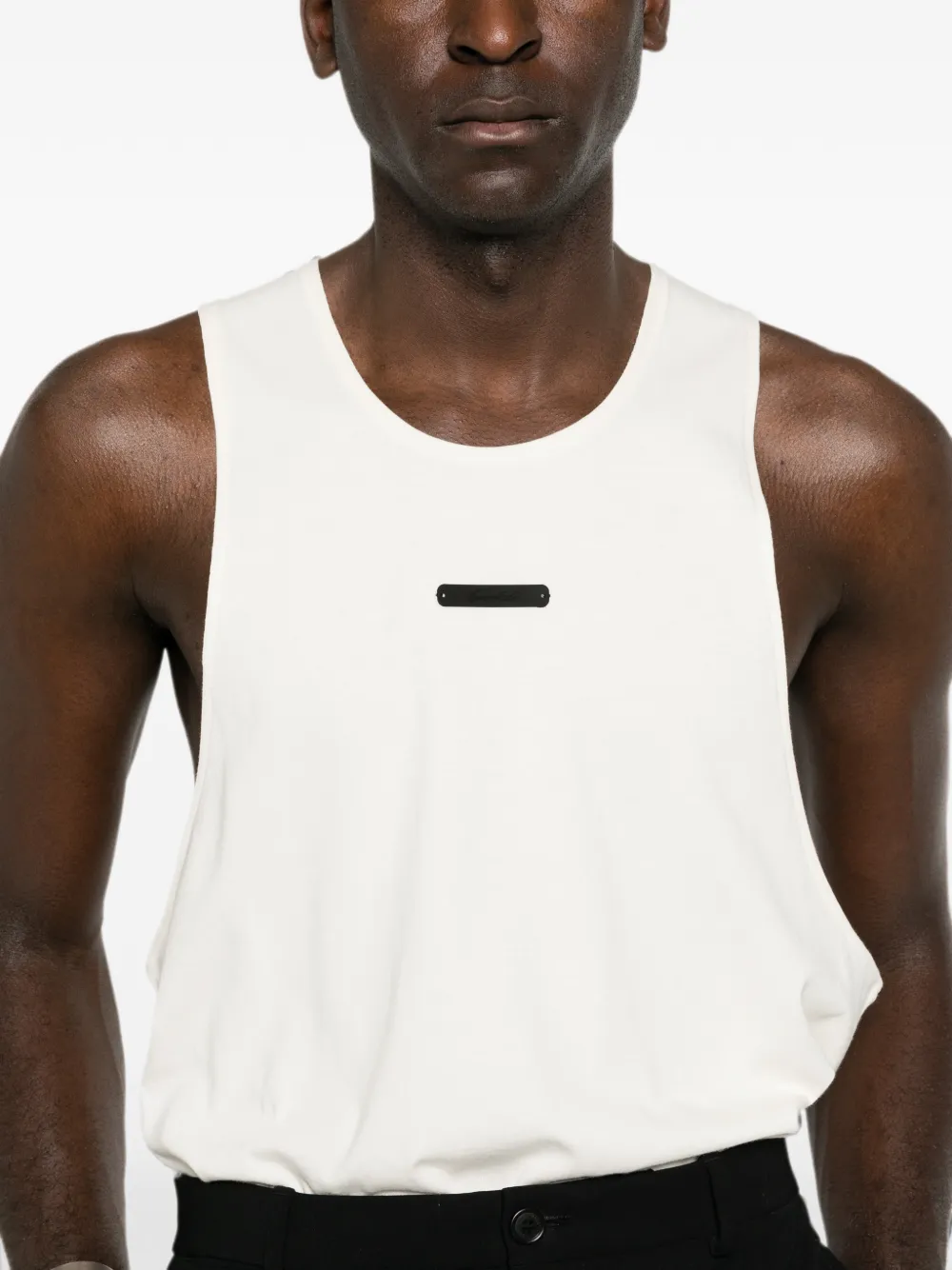 FEAR OF GOD ESSENTIALS logo-plaque vest Wit