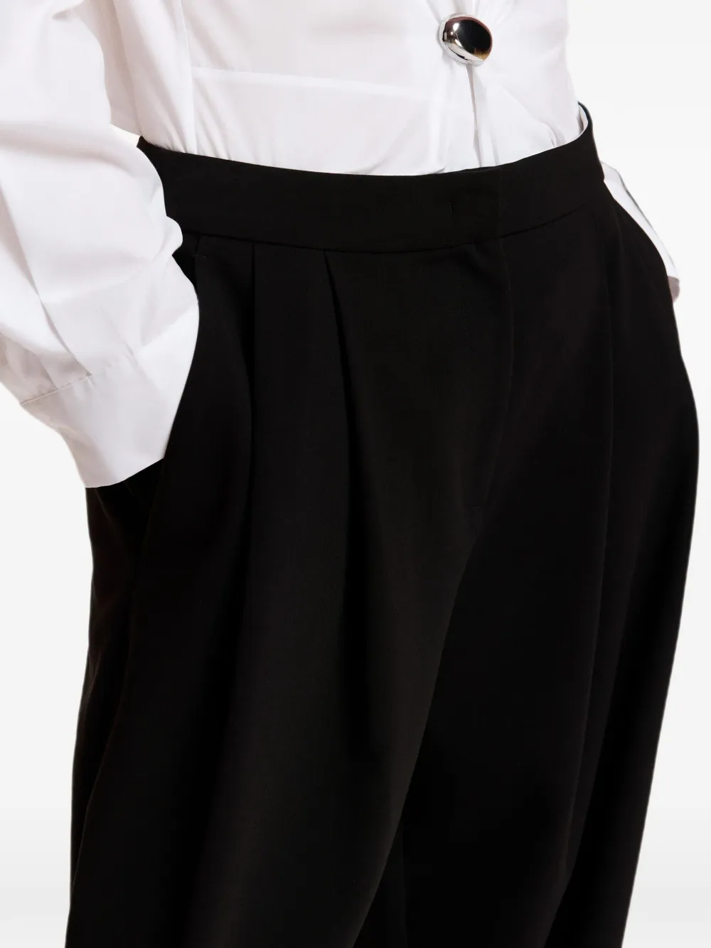 Essentiel Antwerp Konstructive broek met barrelpijpen Zwart