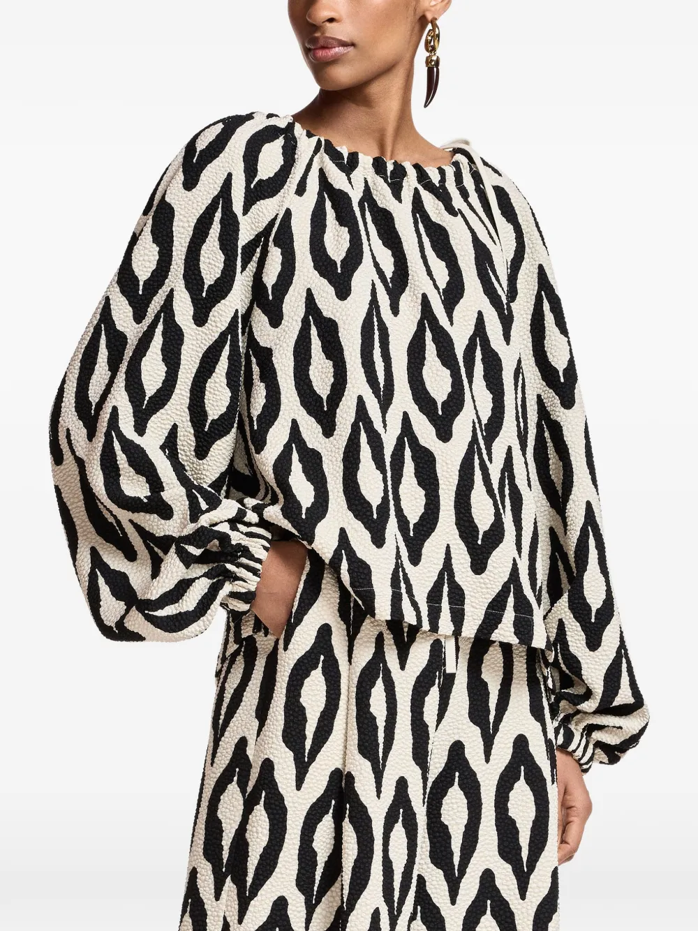 Essentiel Antwerp Kolorful off-shoulder blouse Beige