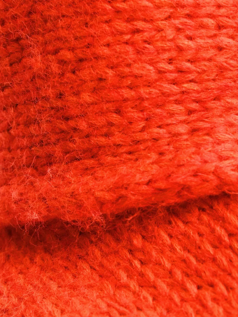 Essentiel Antwerp Korte sjaal met franje en textuur Rood