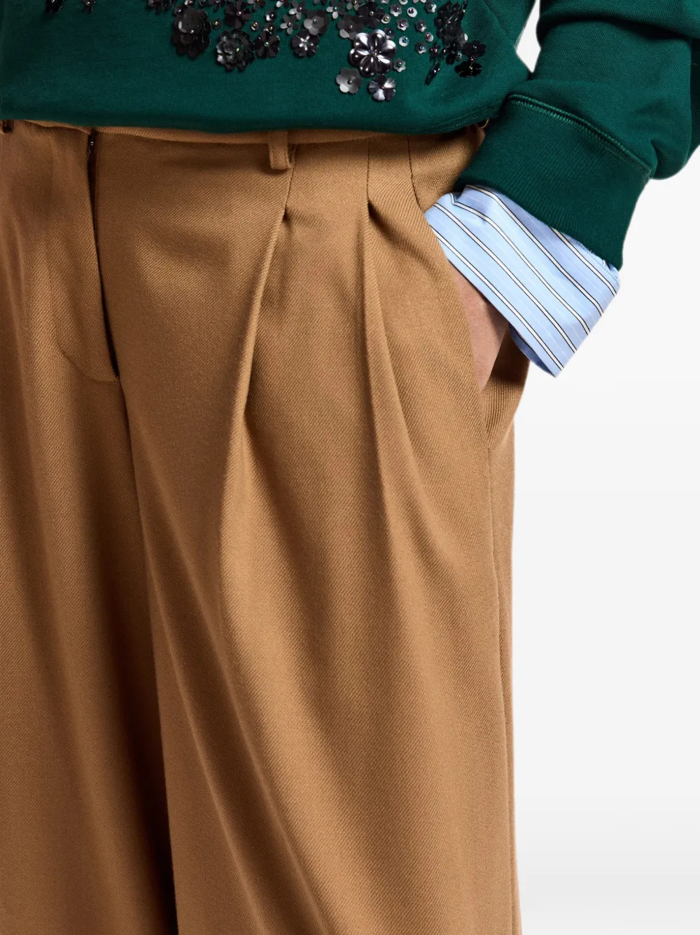 Essentiel Antwerp Broek met wijde pijpen en gedraaide naad Bruin