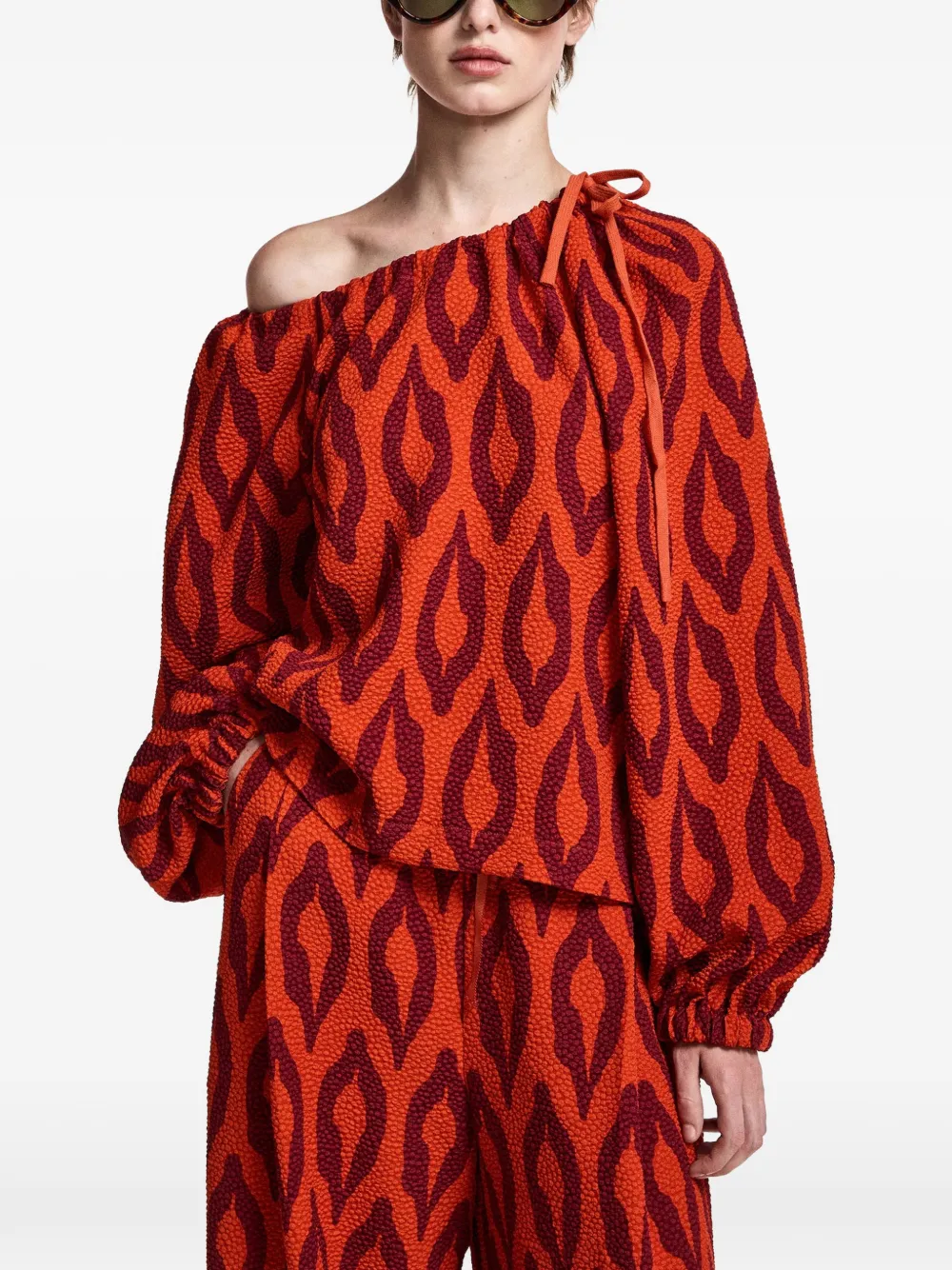 Essentiel Antwerp Kolorful blouse met lange mouwen en grafisch patroon Oranje