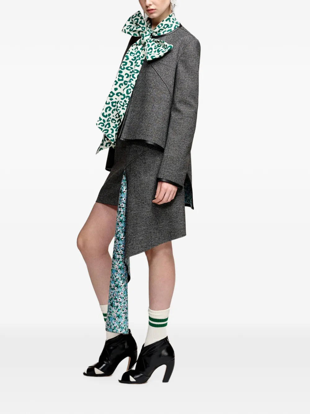 Essentiel Antwerp Kiah geruit asymmetrisch jack met bloemen-voering Zwart