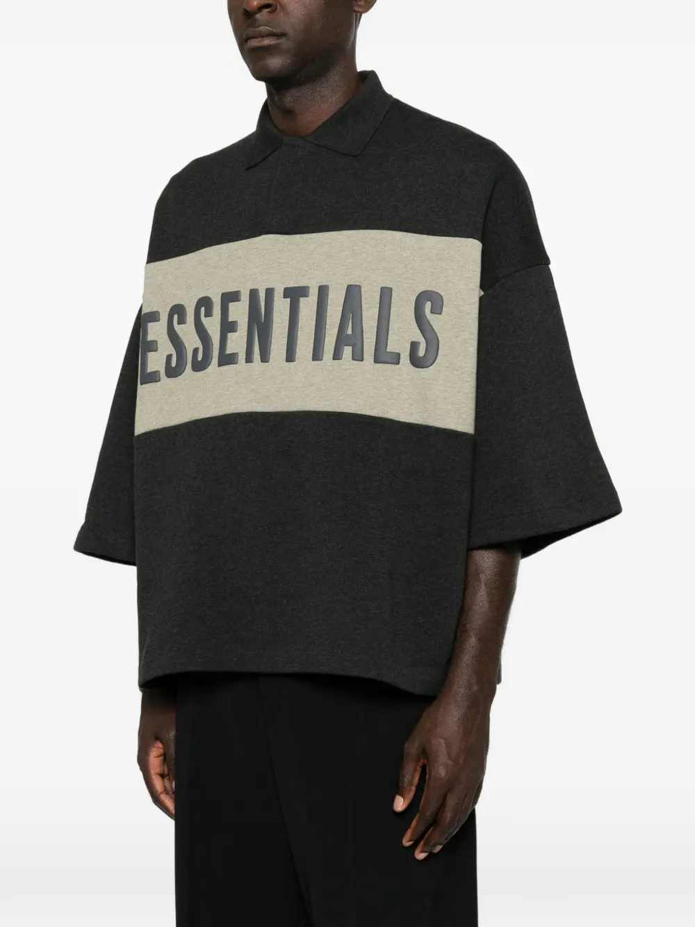FEAR OF GOD ESSENTIALS logo-print polo-shirt Grijs
