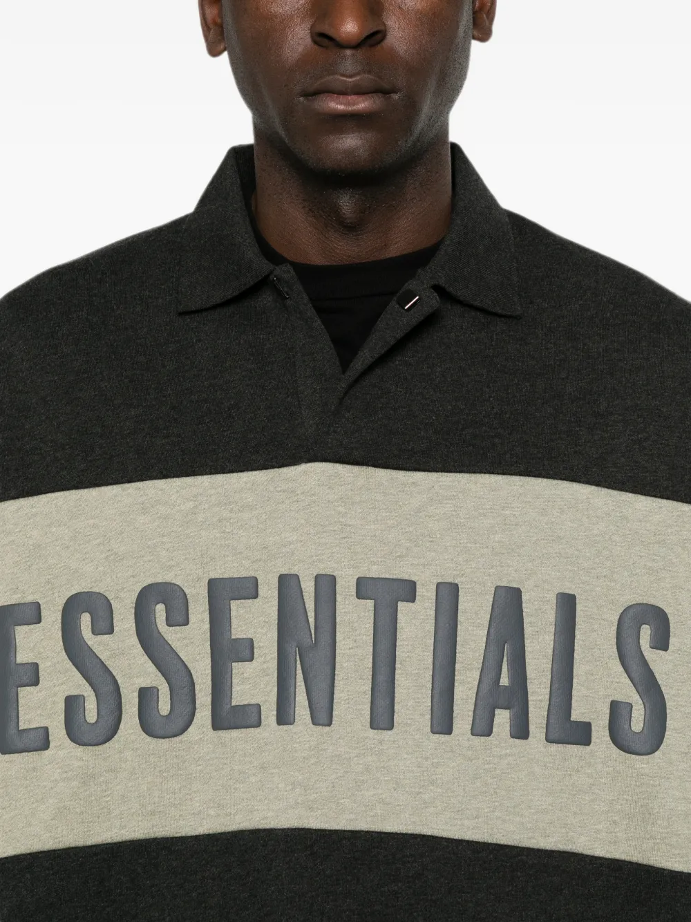 FEAR OF GOD ESSENTIALS logo-print polo-shirt Grijs