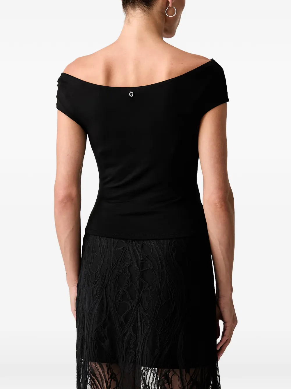GUESS USA hardware-detail off-shoulder T-shirt Zwart