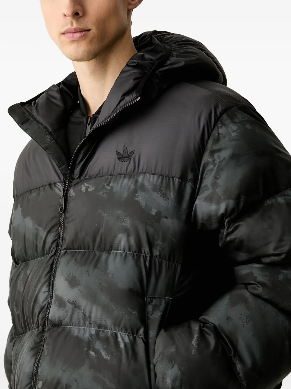 adidas Camo Regen hooded puffer jacket Zwart