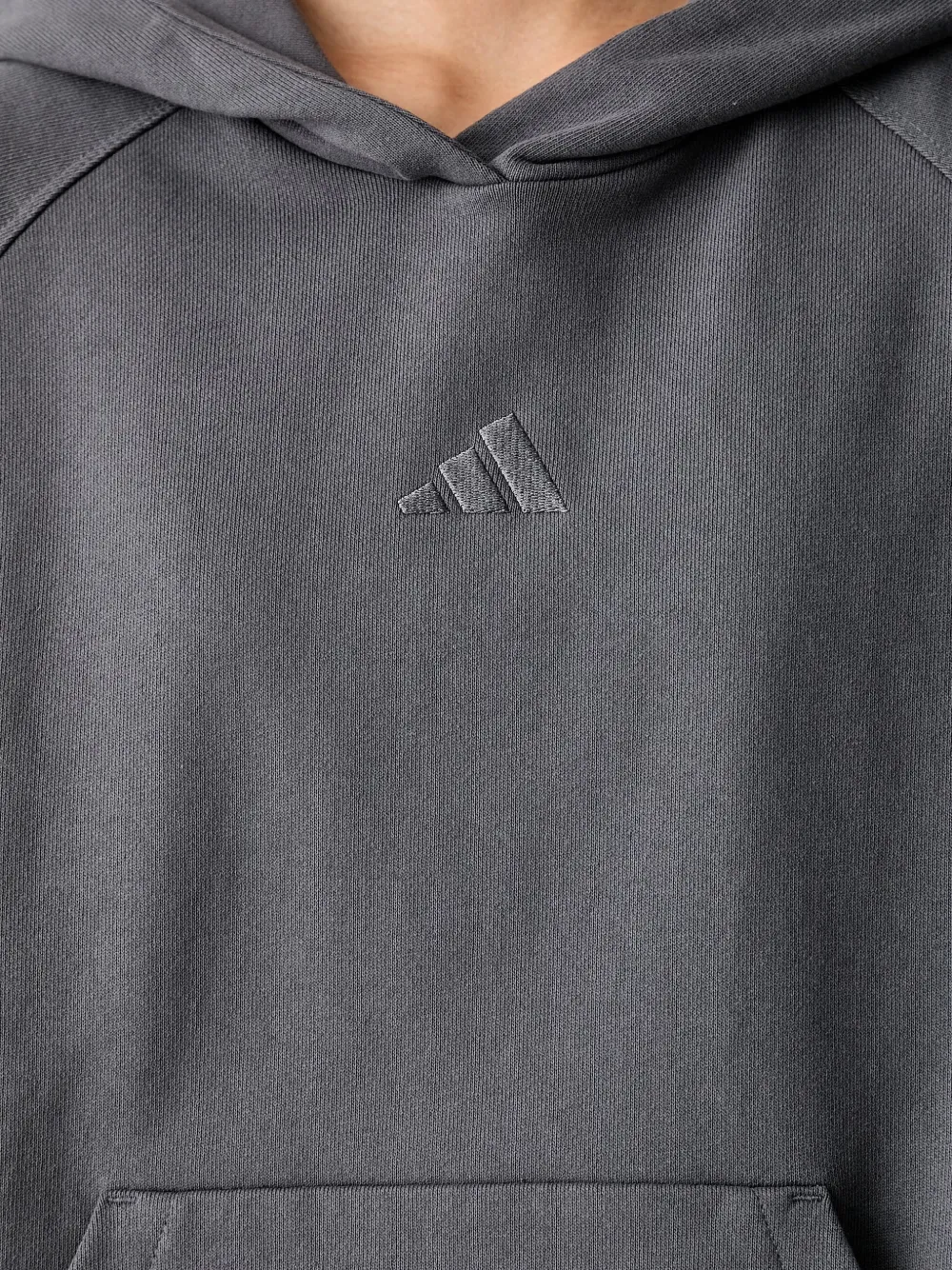 adidas KIT small logo hoodie Grijs