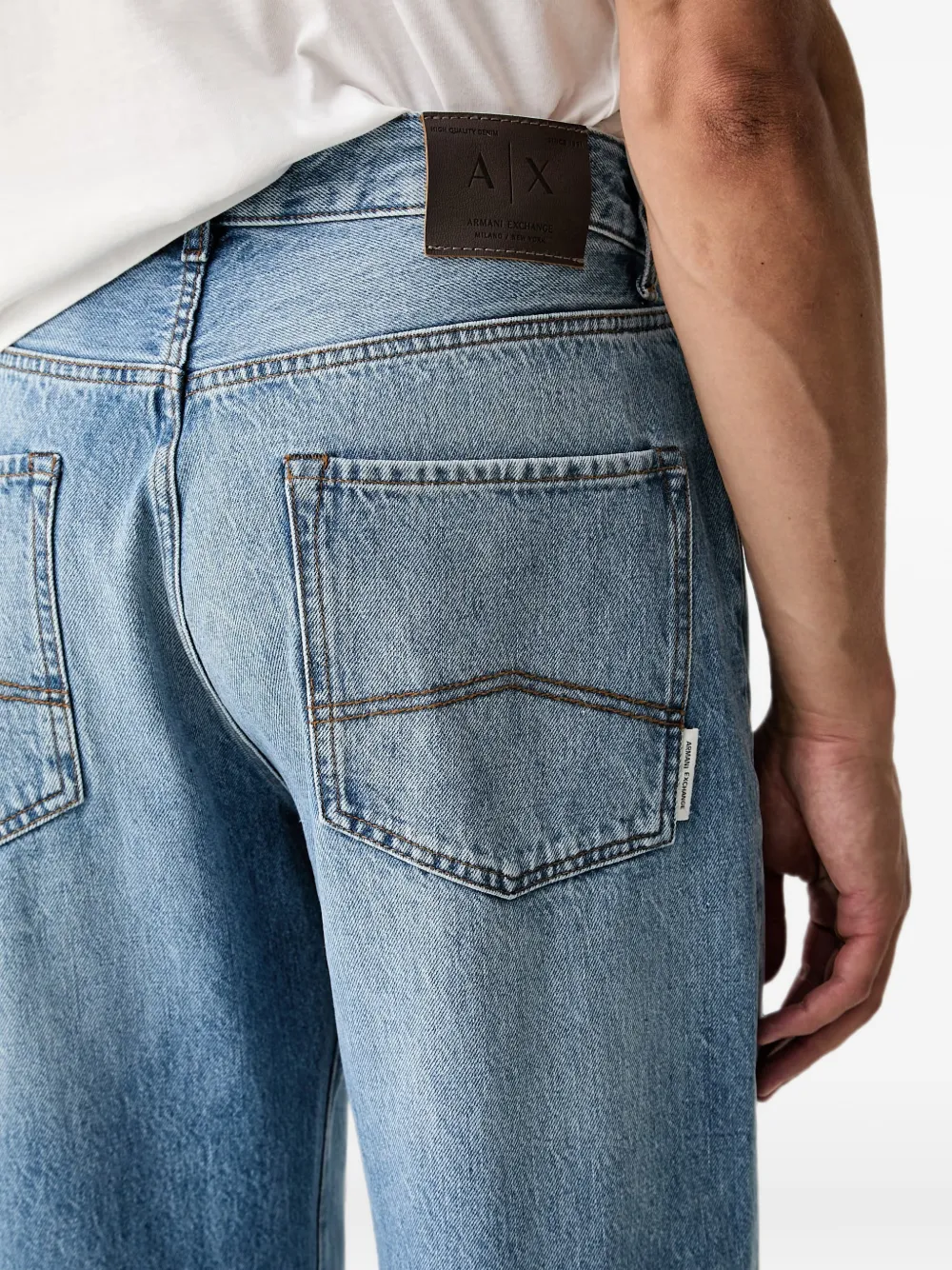 Armani Exchange Straight jeans met vervaagd effect Blauw