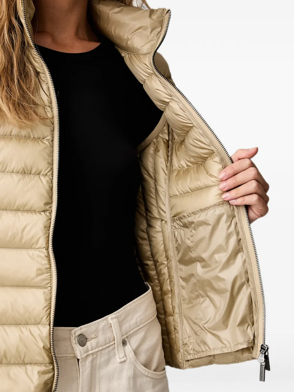 Armani Exchange Bodywarmer met hoge hals Beige