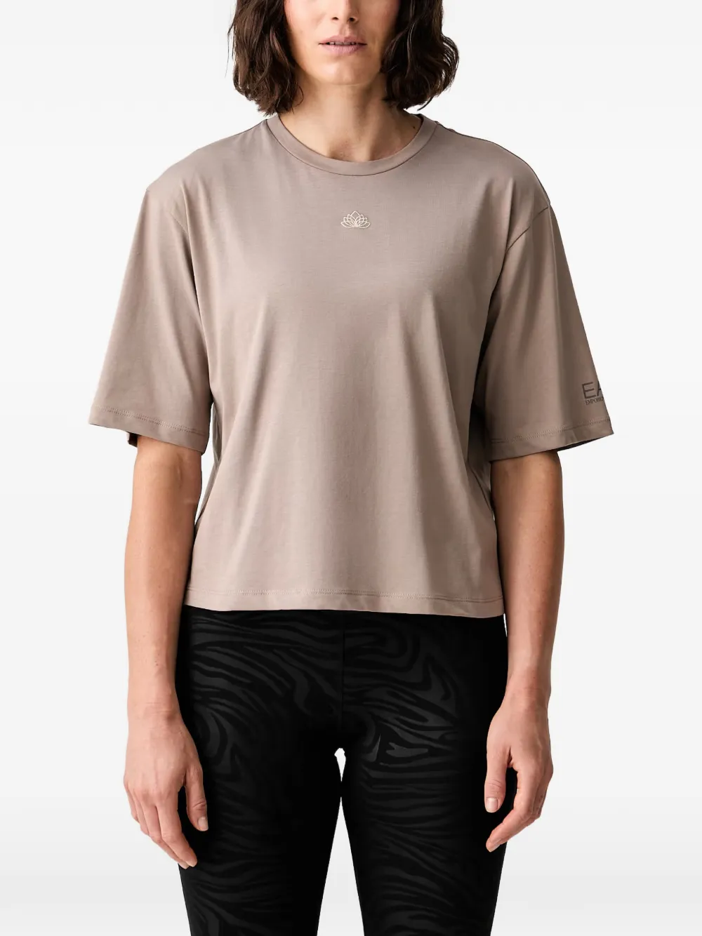 Ea7 Emporio Armani lotus-embroidered short-sleeve T-shirt - Toni neutri