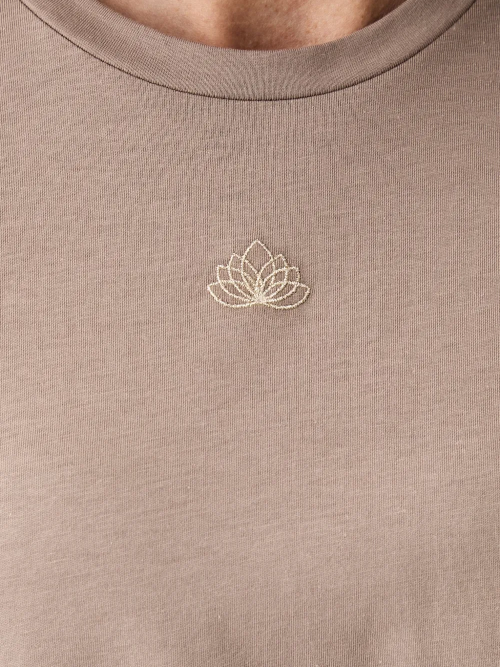 Ea7 Emporio Armani T-shirt met korte mouwen en geborduurde lotus Beige