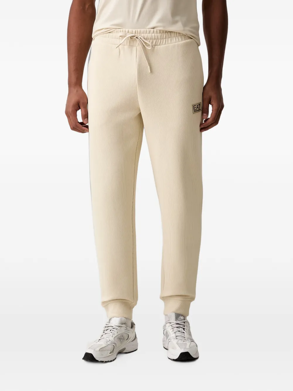 Ea7 Emporio Armani Trui met logopatch Beige