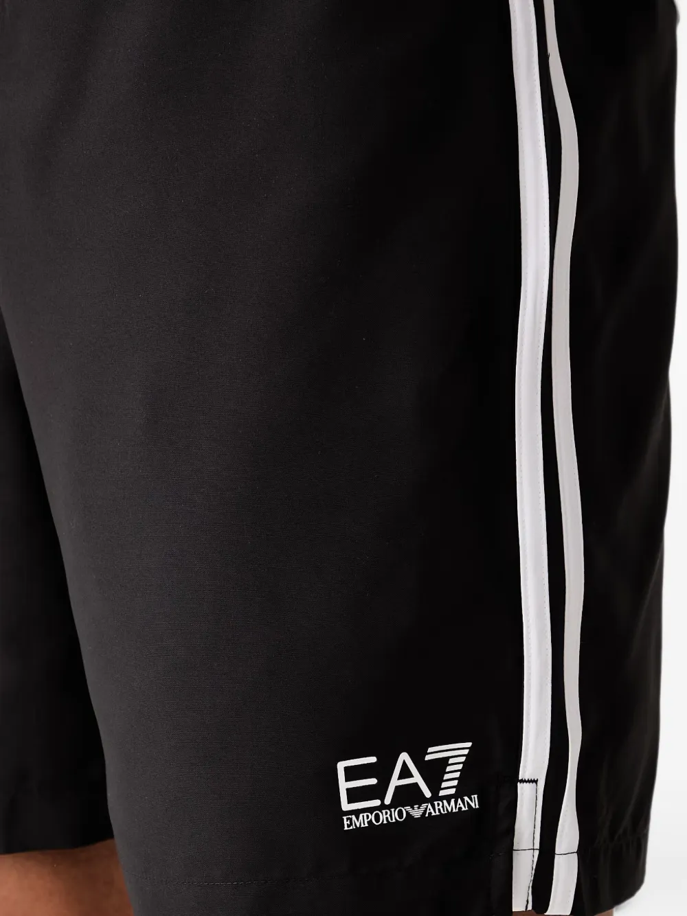 Ea7 Emporio Armani logo-print stripe-detail shorts Zwart