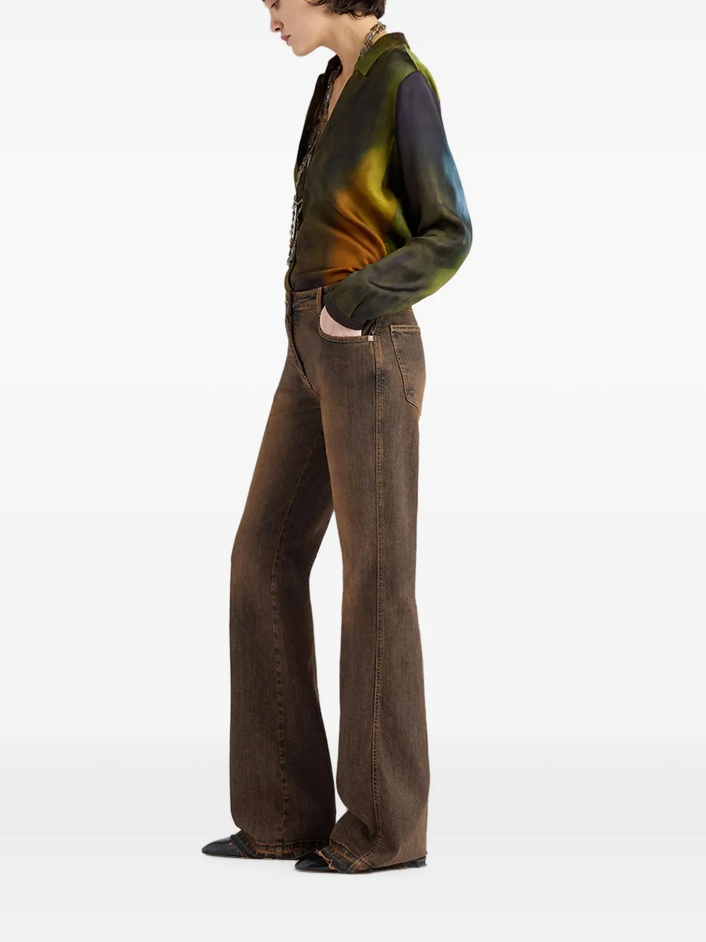 MOMONÌ Luis flared jeans met stonewashed-effect Bruin
