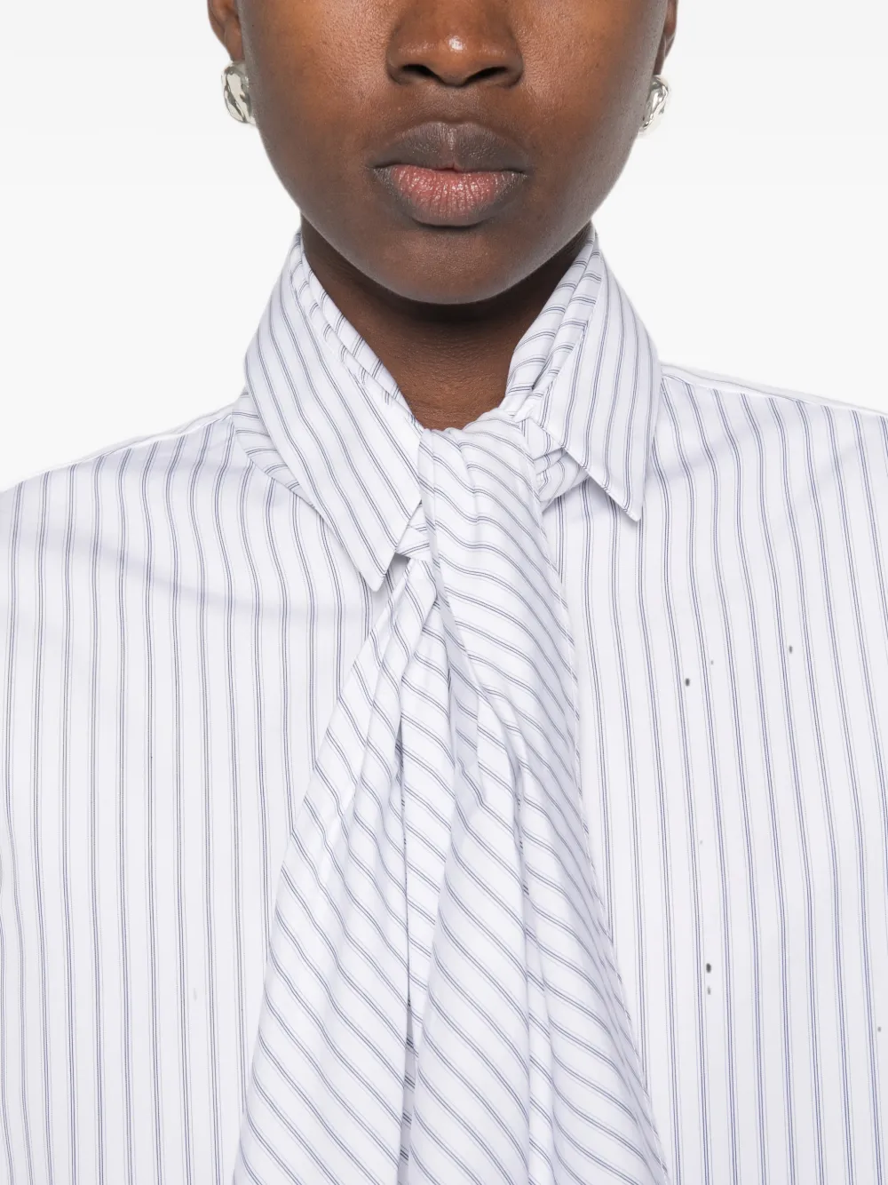 sacai Gestreepte shirt met gestrikte hals Wit