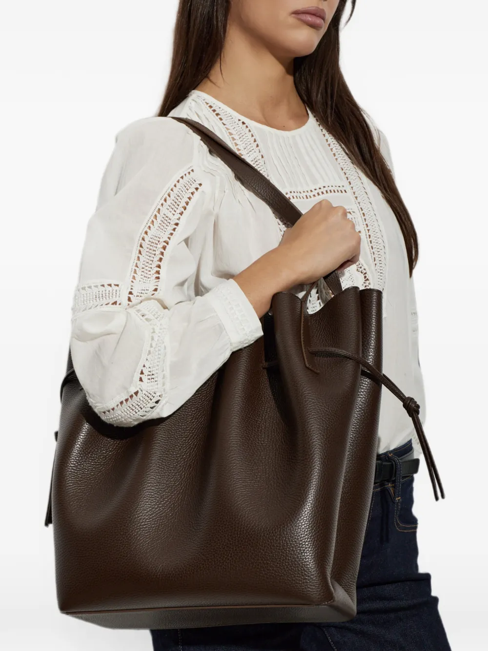 Yuzefi Scallop shopper van bewerkt leer Bruin