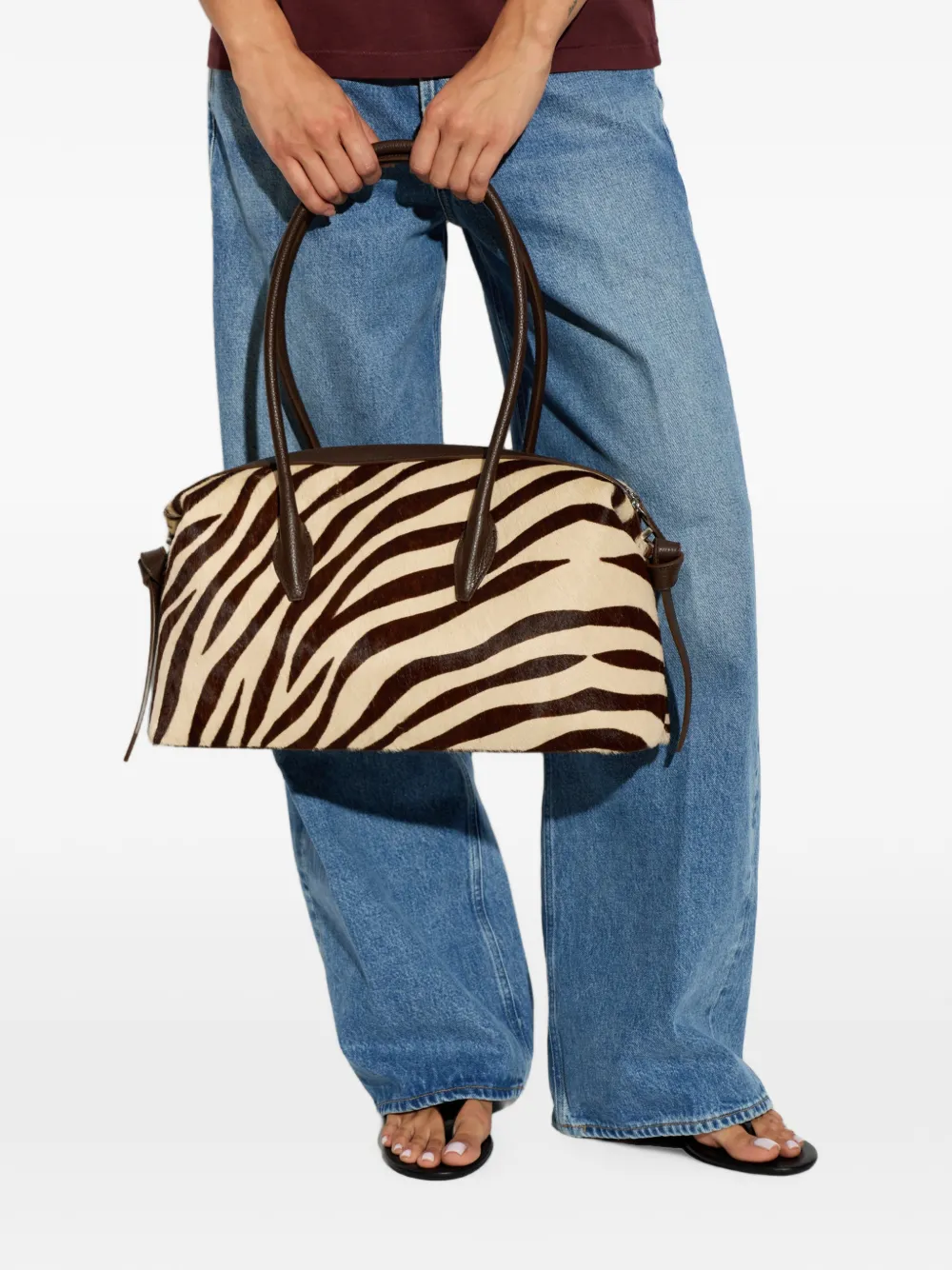 Yuzefi Brioche Duffle schoudertas met zebraprint Beige