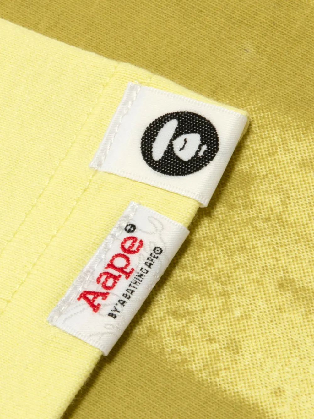 AAPE BY *A BATHING APE AAPEUNVS T-shirt met graffiti-effect en logo-print Geel