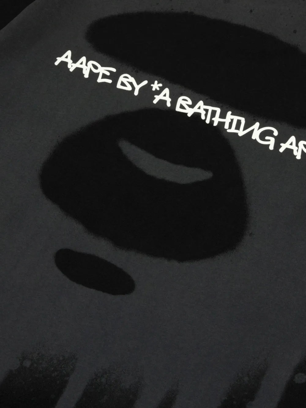 AAPE BY *A BATHING APE AAPEUNVS T-shirt met graffiti-effect en logo-print Zwart