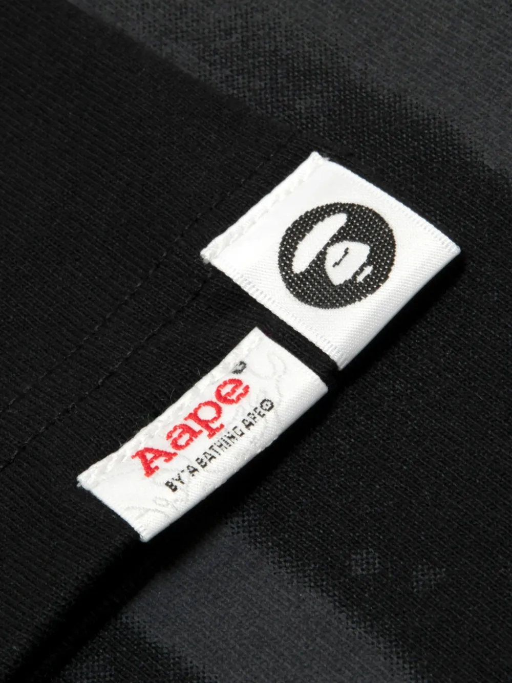 AAPE BY *A BATHING APE AAPEUNVS T-shirt met graffiti-effect en logo-print Zwart