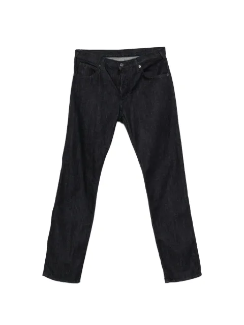 Emporio Armani vaqueros con placa del logo