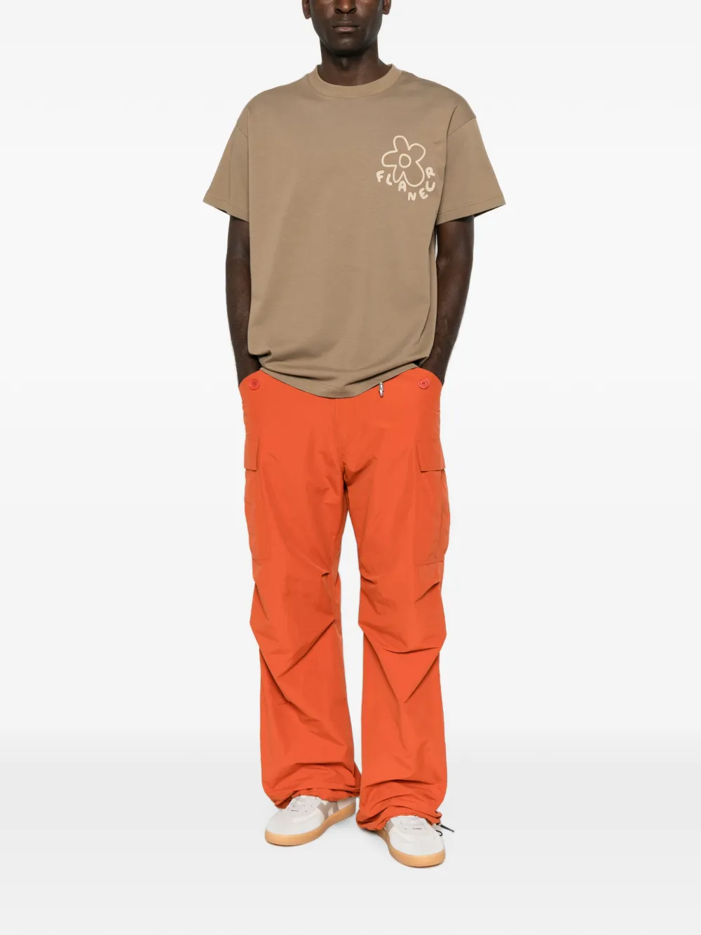 FLÂNEUR Blossom T-shirt met ronde hals en logoprint Bruin