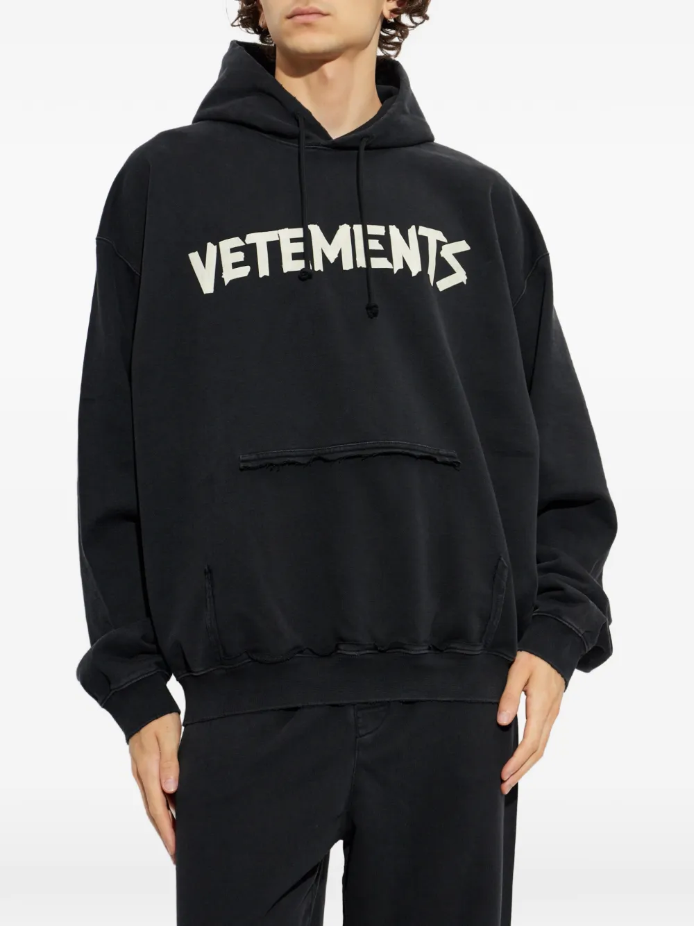 VETEMENTS Gerafelde hoodie met logoprint Zwart