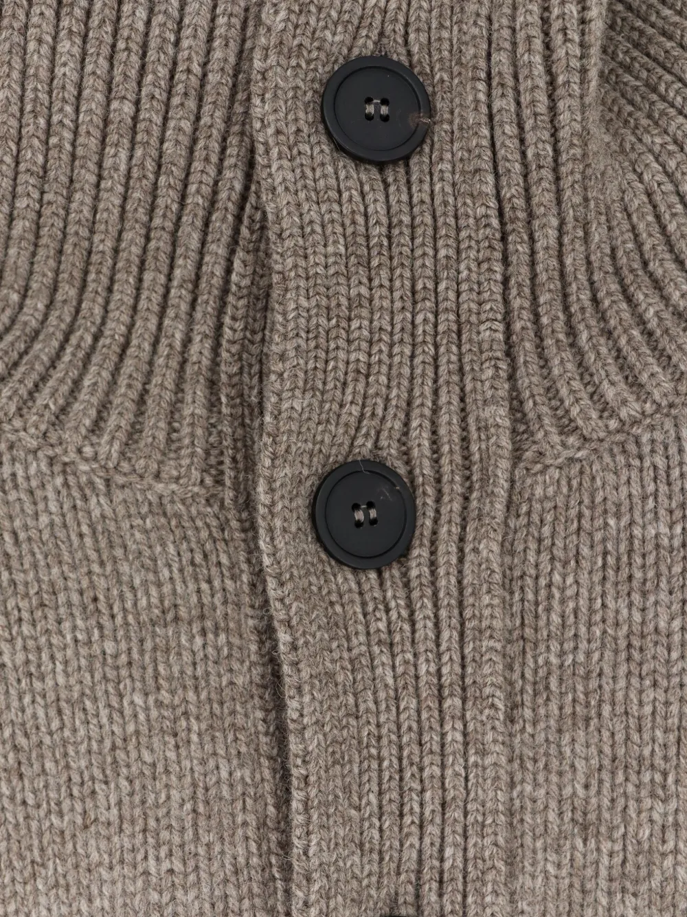 Studio Nicholson Orena trui met geribbelde kraag en knopenbies Beige