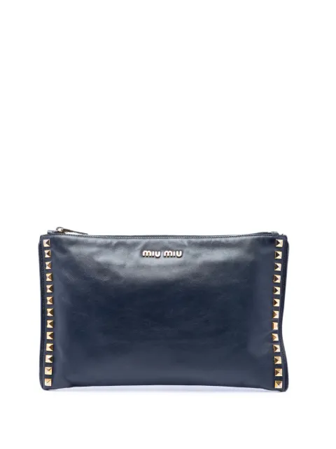 Miu Miu Pre-Owned clutch i læder med nitter og lynlås fra 2010-2026