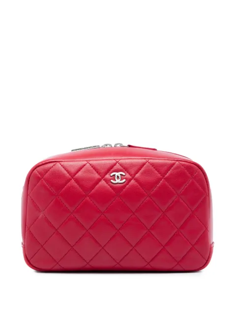 CHANEL Pre-Owned 2016-2017 Medium Quilted Lambskin Curvy Cosmetic pouch